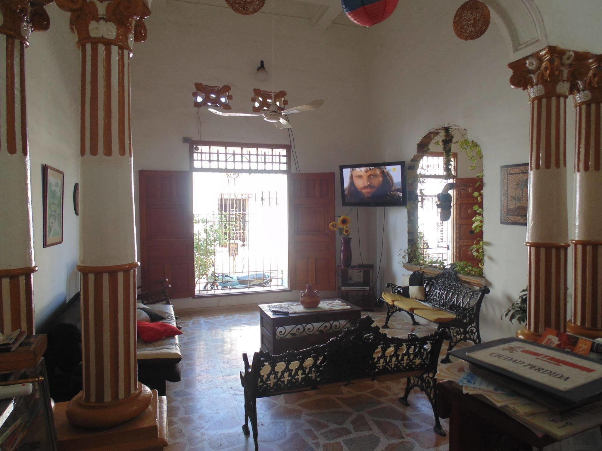 Hospederia Casa Familiar Hotel ซันตามาร์ตา ภายนอก รูปภาพ