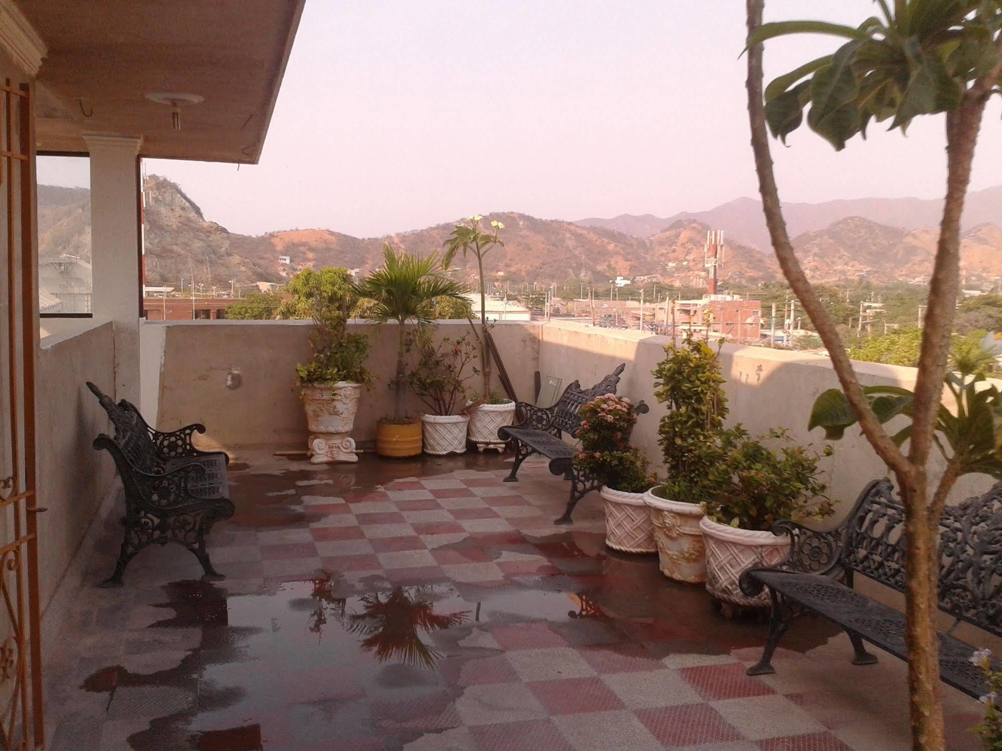 Hospederia Casa Familiar Hotel ซันตามาร์ตา ภายนอก รูปภาพ